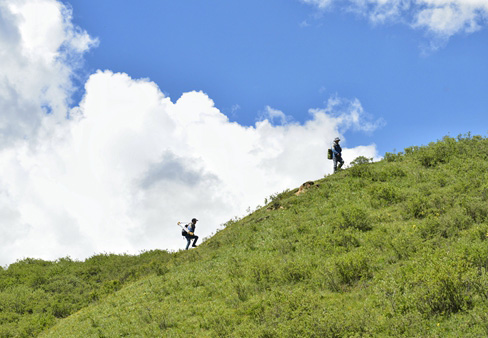 測(cè)繪戰(zhàn)士在青海，山下的測(cè)繪尖兵