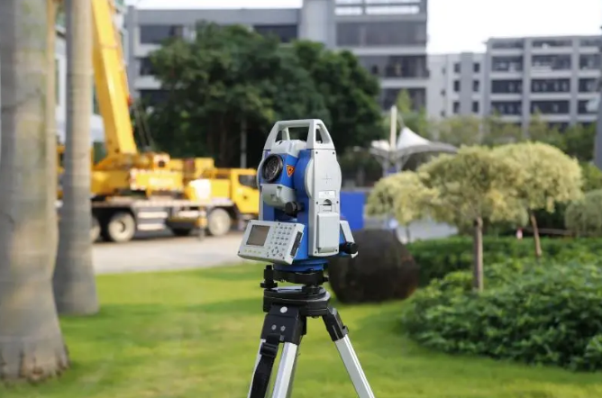 思拓力R2C彩屏全站儀，集顏值與實力于一體